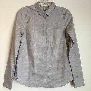 ⬇️$13 H&M Fitted Long Hidden Button Polka Dot Top